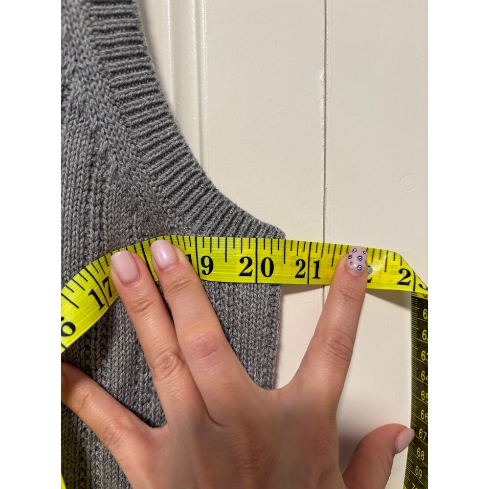 Jos. A. Bank 1905 Gray Knit V-Neck Sweater Vest M - Picture 5 of 7